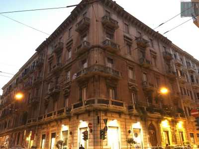 Palazzo Borrelli, in via Imbriani 25 ad angolo via de Giosa, � appartenuto ad un ricco commerciante di saponi, Giorgio Borrelli